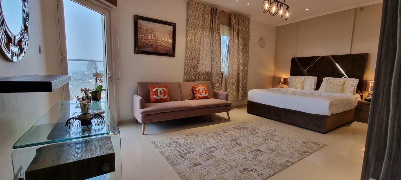 Apartment مطلة على البحر والفورمولا ببرج المسارات *