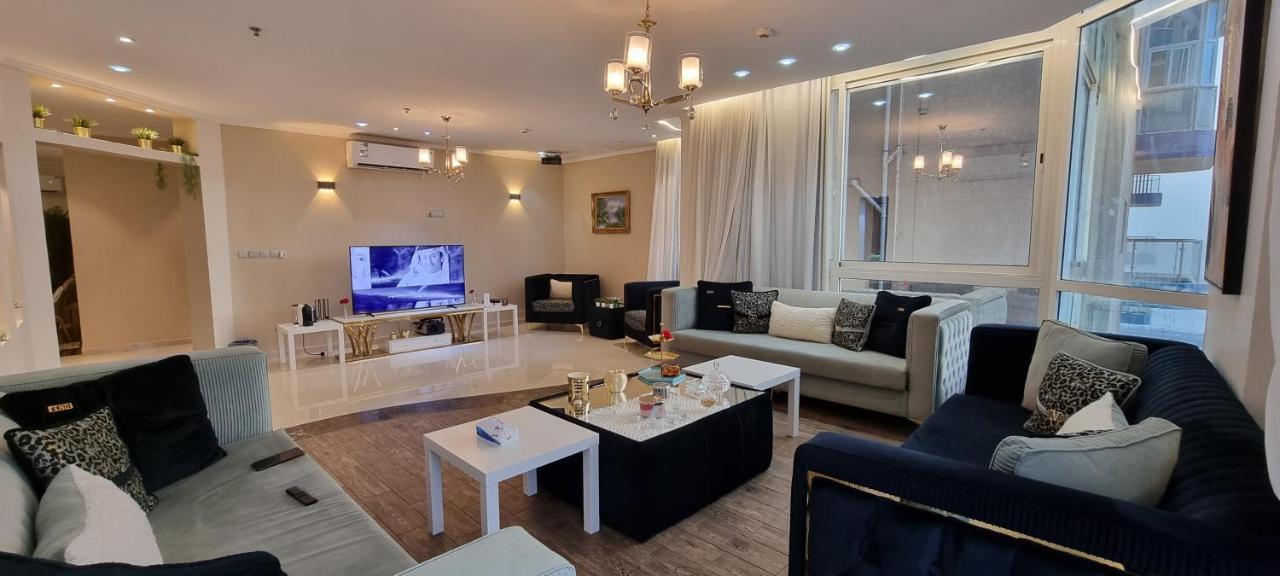 Apartment مطلة على البحر والفورمولا ببرج المسارات Jeddah