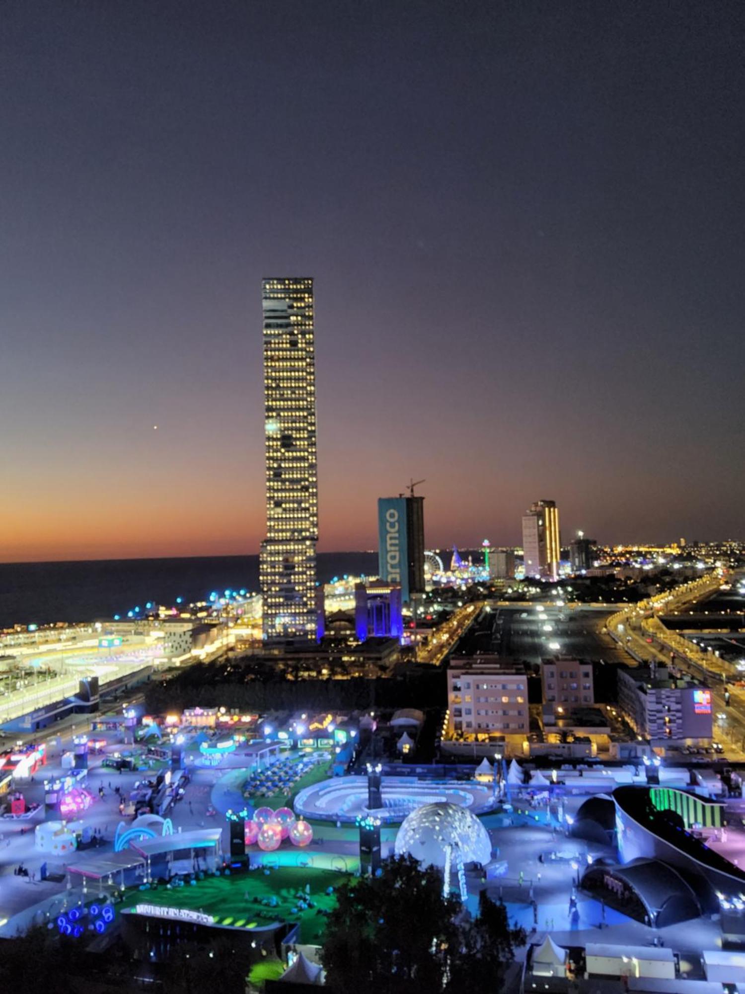مطلة على البحر والفورمولا ببرج المسارات Apartment *