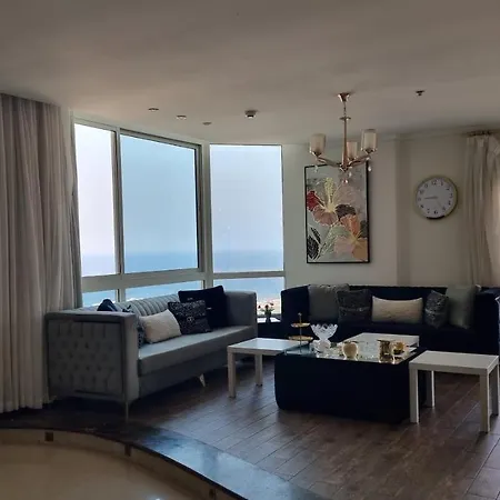 شقة مطلة على البحر والفورمولا ببرج المسارات Jeddah Exterior photo